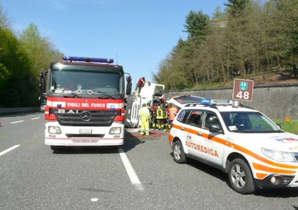 incidente autostrada vergiate a26 cisterna aprile 2011
