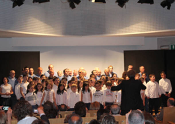 foto coro bambini luino