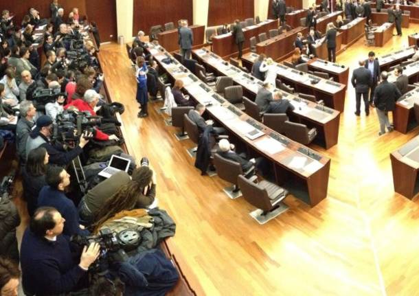 consiglio regionale lombardia apertura lunga