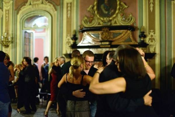 Tango al Salone Estense (inserita in galleria)