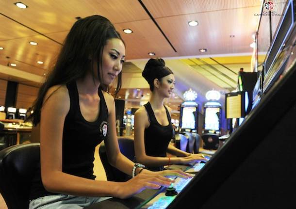 Modelle cinesi sfilano al Casinò (inserita in galleria)