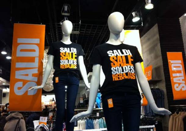 Saldi sotto la pioggia (inserita in galleria)