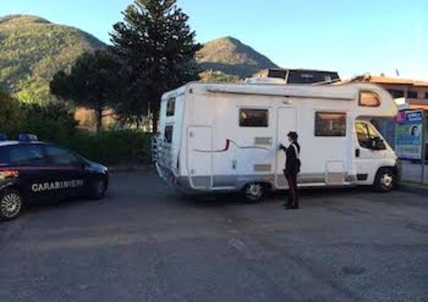 camper laveno foto carabinieri