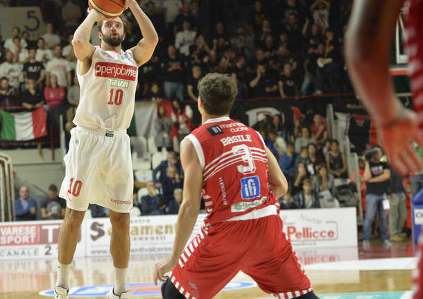 basket pallacanestro openjobmetis varese pesaro serie a