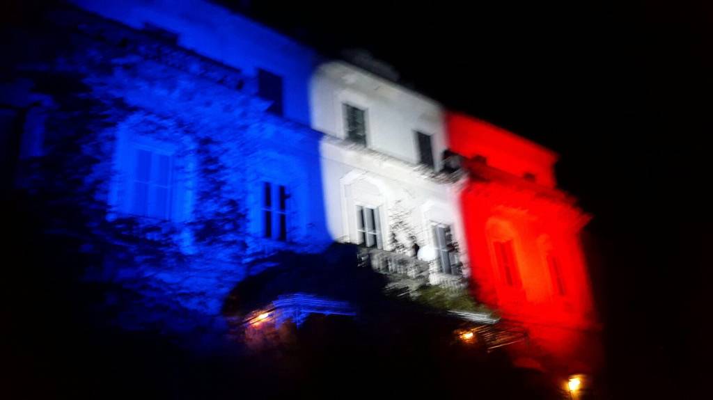 Casciago, il Município si colora di Francia