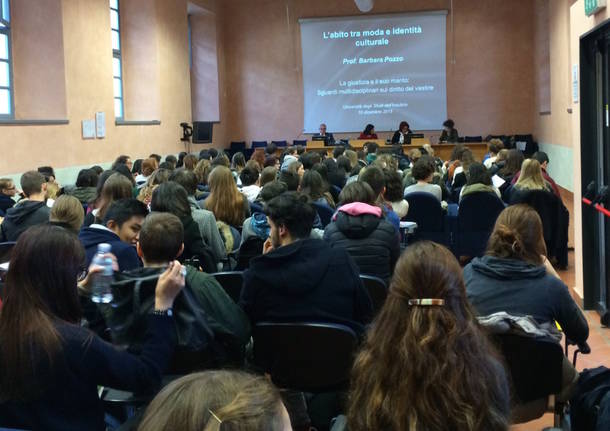 università como