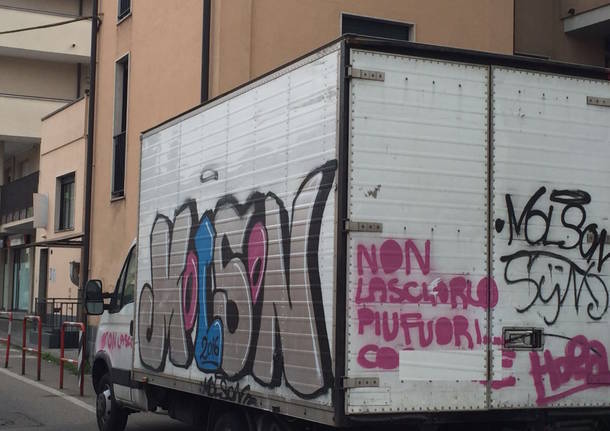 Camion in divieto di sosta a Varese e...