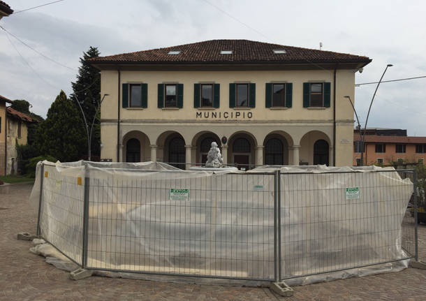 Gavirate lavori fontana