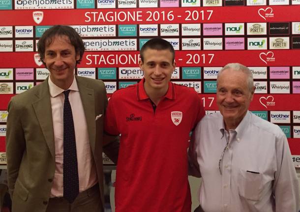 Aleksa Avramovic si presenta a Varese