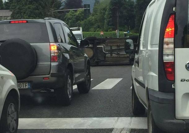 incidente code travedona monate superstrada