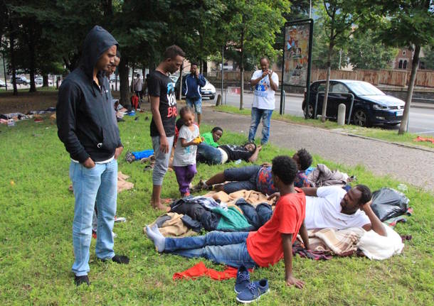Al campo dei migranti a Como