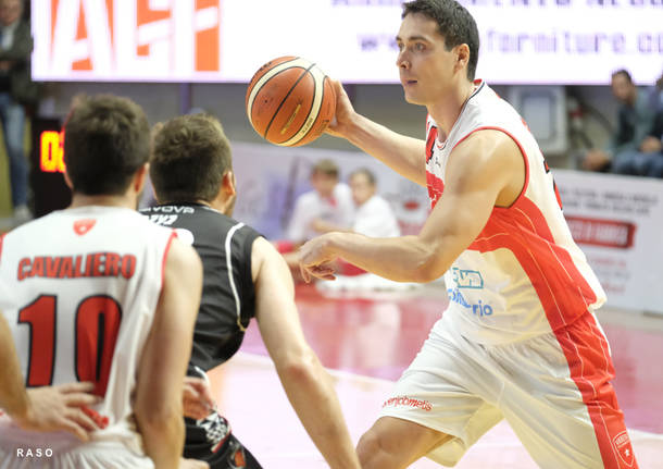 Openjobmetis Varese - Pasta Reggia Caserta 93-74