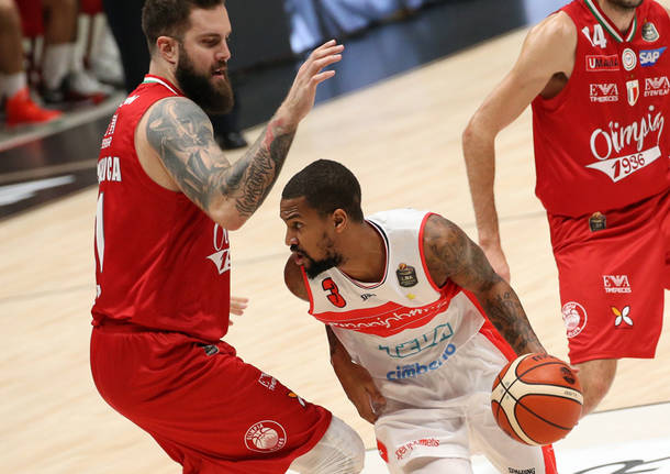 EA7 Milano - Openjobmetis Varese 79-71