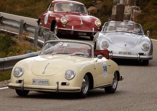 \"Guidando l\'Arte\": 50 Porsche d\'epoca a Varese