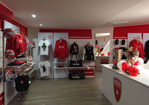 L’inaugurazione dello store di Pallacanestro Varese