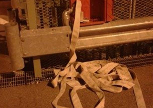 Vandali distruggono le colonnine antincendio