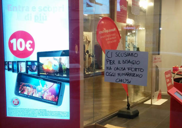 furto negozio varese