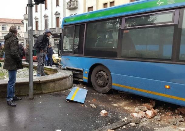 incidente autobus legnano