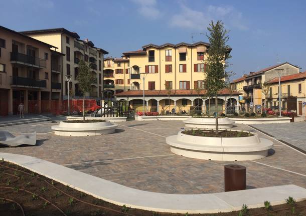 Piazza delle associazioni a Venegono