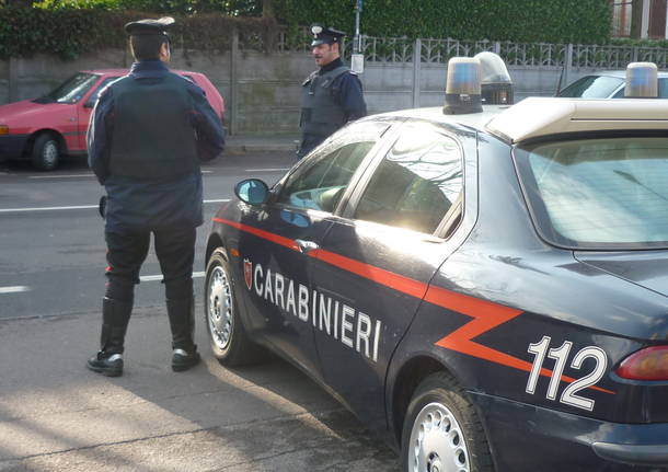 Minorenni si contendono l\'amico: sberle e spintoni in via Roma