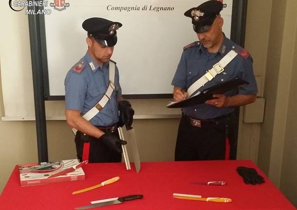 carabinieri coltelli