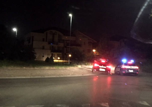 carabinieri polizia posto di blocco notte
