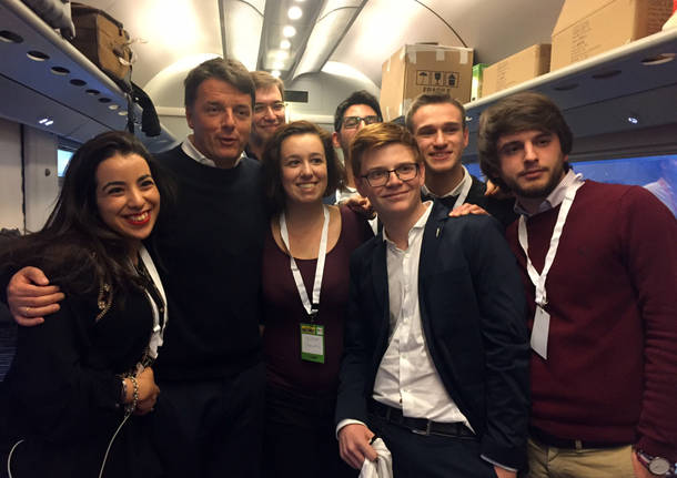 Matteo Renzi a Busto con i suoi sostenitori