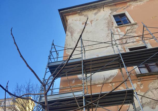 il ponteggio all'ex caserma