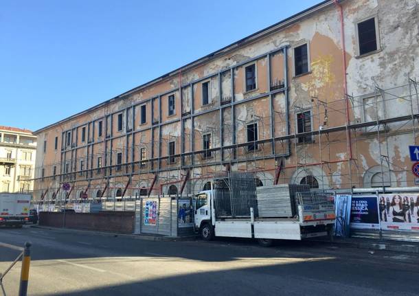 il ponteggio all'ex caserma