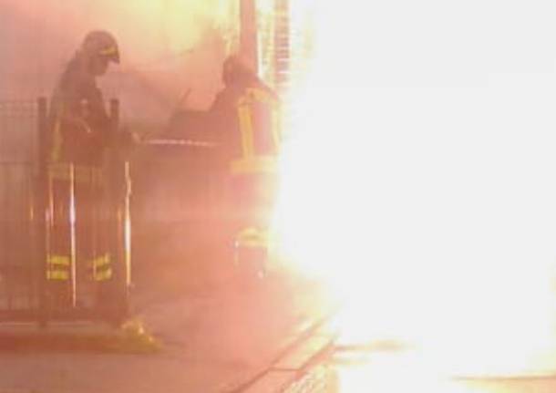 Cavo elettrico in fiamme a Cassano Magnago