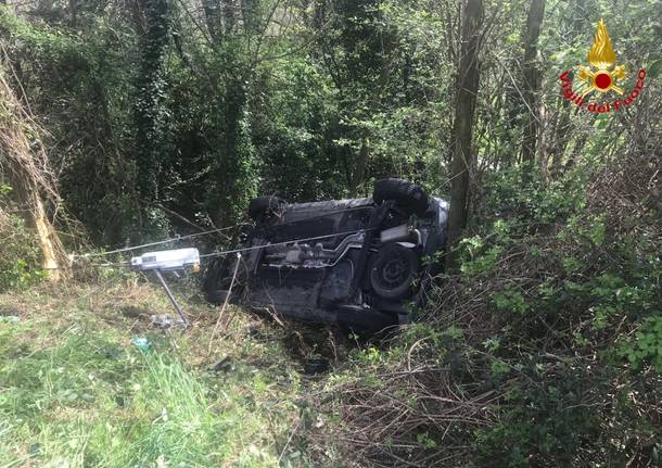 Incidente stradale sp1 gavirate