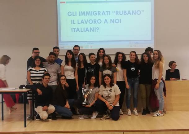 TORNEO DI DEBATE AL VERRI PER ABBATTERE I LUOGHI COMUNI