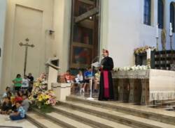 L'arcivescovo Delpini con i ragazzi degli oratori estivi varesini