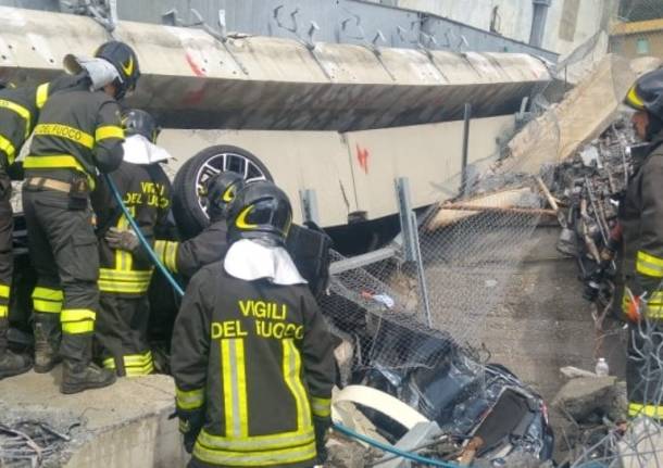 crollo viadotto ponte morandi genova apertura full