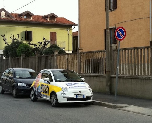 Gallarate, l'auto "elettorale" del candidato del PdL beccata in divieto di sosta