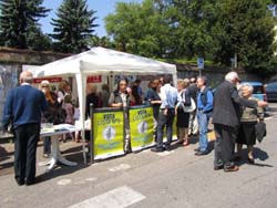 Tanta la gente che si è presentata al gazebo delle Tre Torri