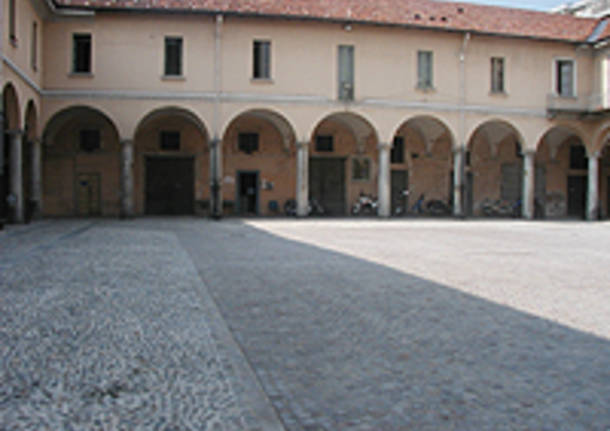 palazzo broletto esterno gallarate