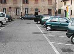 strada parcheggi auto crenna gallarate