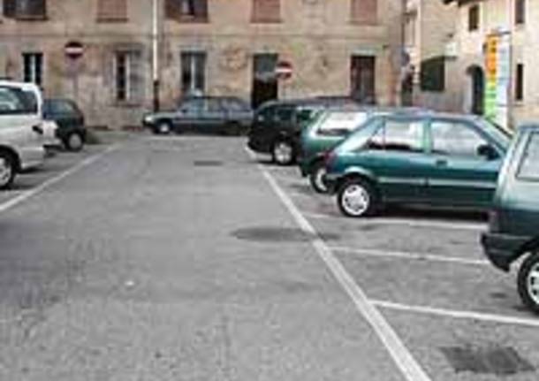 strada parcheggi auto crenna gallarate