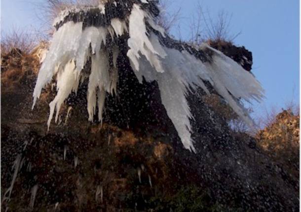 Il ghiaccio alle grotte della Valganna 2