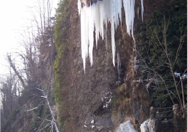 Il ghiaccio alle grotte della Valganna