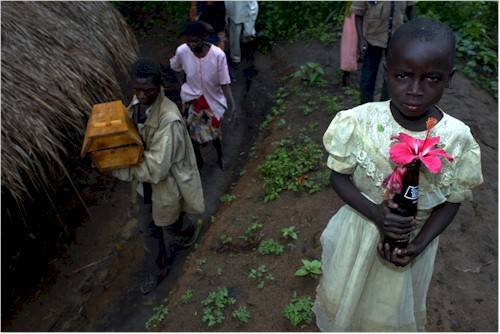 Funerale di un bambino nell'est Congo