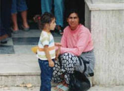 Bambina elemosina