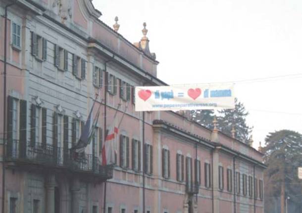 Un insolito striscione