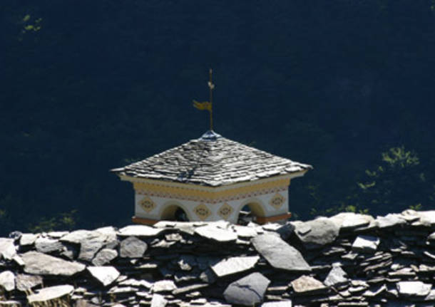 Il campanile della chiesetta di Monteviasco