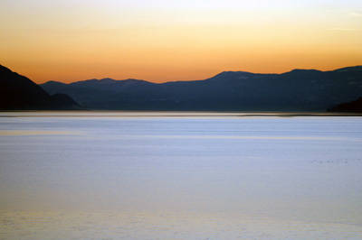 Il sole si spegne sul Lago Maggiore