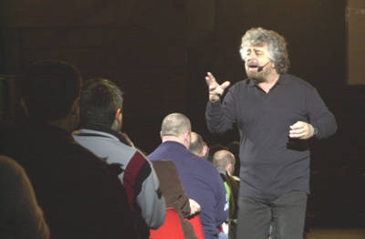 beppe grillo busto arsizio spettacolo