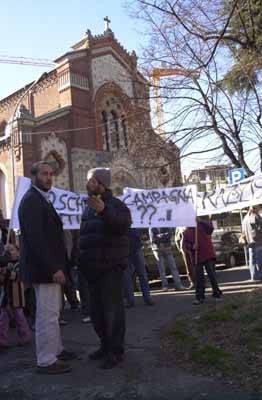 manifestazione islamici gallarate 11 marzo 2006 galleria