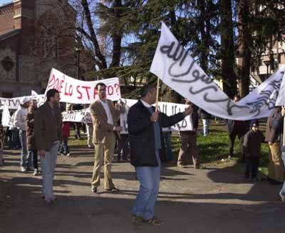 manifestazione islamici gallarate 11 marzo 2006 galleria