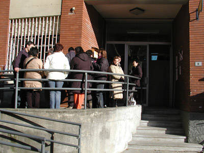 Poste Azzate immigrati